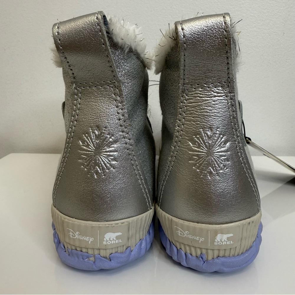 Sorel x Disney Frozen II Silver Out N About Sneaker Ankle Boot Girls Size 6 NWT - Picture 7 of 12